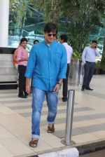Vivek Oberoi snapped at airport on 14th July 2015 (19)_55a5fc38889e1.JPG