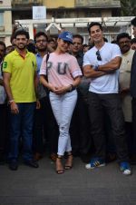 Jacqueline Fernandez at Dino Morea_s free public gym launch in marine Drive on 15th July 2015 (32)_55a772c93d5ea.JPG