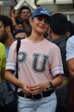 Jacqueline Fernandez at Dino Morea_s free public gym launch in marine Drive on 15th July 2015 (36)_55a772cb2cae5.JPG