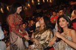 Shilpa Shetty at TSR Tv9 national film awards on 18th July 2015 (327)_55acdf2939e35.jpg