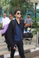 Sonam Kapoor snapped at Airport on 20th July 2015 (67)_55ad070793934.JPG
