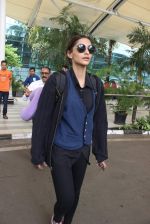 Sonam Kapoor snapped at Airport on 20th July 2015 (71)_55ad070be9102.JPG