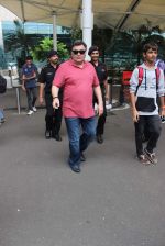 Rishi Kapoor snapped at Mumbai, airport on 20th July 2015 (26)_55adebae720db.JPG