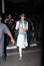 Shilpa Shetty snapped at Mumbai, airport on 20th July 2015 (42)_55adebb93e1f0.JPG
