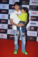 Vivek Oberoi with son at Pro Kabaddi day 3 in NSCI on 20th July 2015 (164)_55adecbfaead7.JPG