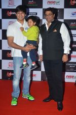 Vivek Oberoi with son at Pro Kabaddi day 3 in NSCI on 20th July 2015 (173)_55adecc4d9345.JPG