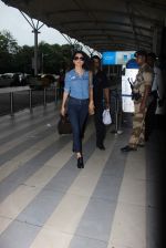 Kangana Ranaut spotted at the airport on 21st July 2015 (21)_55af93a45ef6f.JPG