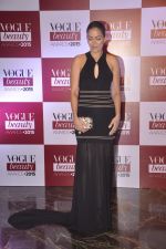 at Vogue beauty awards in Mumbai on 21st July 2015 (24)_55af9dcf6ada9.JPG