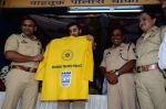Ranbir Kapoor launches Mumbai FC tee for mumbai traffic cops in Bandra on 25th July 2015 (27)_55b4fb6939521.JPG