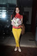 Elli Avram celebrates her bday with her family in Bandra on 28th July 2015 (16)_55b8c975d6177.JPG