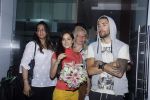 Elli Avram celebrates her bday with her family in Bandra on 28th July 2015 (4)_55b8c96e2641a.JPG