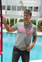 Milind Soman at Pinkathon press meet in Delhi on 28th July 2015 (17)_55b8c7de334f5.jpg