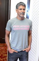 Milind Soman at Pinkathon press meet in Delhi on 28th July 2015 (7)_55b8c7d574621.jpg