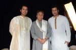 Amjad Ali Khan with sons Amaan and Ayaan Shoot for Vande Maataram at Collective Image Productions Lower Parel on 30th July 2015 (22)_55bb243068404.JPG