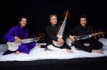 Amjad Ali Khan with sons Amaan and Ayaan Shoot for Vande Maataram at Collective Image Productions Lower Parel on 30th July 2015 (31)_55bb2435ccb50.JPG