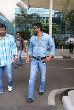 Sunil Shetty snapped at the airport in Mumbai on 31st July 2015 (36)_55bba7ad92b7d.JPG