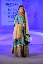 Model walk the ramp for Anju Modi Show at AICW 2015 Day 3 on 31st July 2015 (22)_55bcaf00e130a.JPG