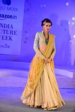 Model walk the ramp for Anju Modi Show at AICW 2015 Day 3 on 31st July 2015 (29)_55bcaf1bd1d81.JPG