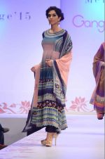 Model at Fashion show, Melange with collections by Payal Singhal on 1st Aug 2015 (141)_55bdfe4b120bc.JPG