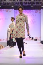 Model at Fashion show, Melange with collections by Payal Singhal on 1st Aug 2015 (168)_55bdfe642a2a1.JPG