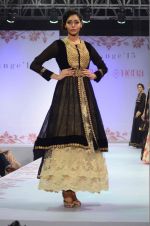 Model at Fashion show, Melange with collections by Payal Singhal on 1st Aug 2015 (194)_55bdfe7f4bd93.JPG