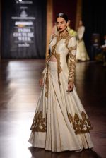 Model walk for Harpreet and Rimple Narula Show at India Couture Week 2015 on 1st Aug 2015  (9)_55be142c1b1db.JPG
