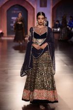 Model walk for Reynu Tandon Show at India Couture Week 2015 on 1st Aug 2015 (14)_55be13f8dd2f9.JPG