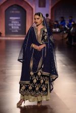 Model walk for Reynu Tandon Show at India Couture Week 2015 on 1st Aug 2015 (22)_55be1409a0a2a.JPG