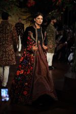 Model walk for Rohit Bal Show at India Couture Week 2015 on 1st Aug 2015  (104)_55be1483dd56f.JPG