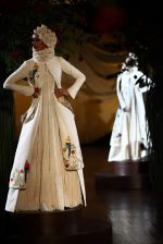 Model walk for Rohit Bal Show at India Couture Week 2015 on 1st Aug 2015  (14)_55be13e5e4c92.JPG