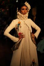 Model walk for Rohit Bal Show at India Couture Week 2015 on 1st Aug 2015  (4)_55be13d7b11fc.JPG