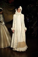 Model walk for Rohit Bal Show at India Couture Week 2015 on 1st Aug 2015  (50)_55be142dc044a.JPG
