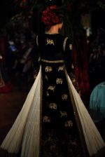 Model walk for Rohit Bal Show at India Couture Week 2015 on 1st Aug 2015  (87)_55be146c93c27.JPG