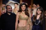 Shilpa Shetty walk for Harpreet and Rimple Narula Show at India Couture Week 2015 on 1st Aug 2015  (24)_55be1545d85f8.JPG