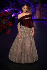 Model walks for manish malhotra at icw day 5 grand finale on 2nd Aug 2015 (110)_55bf1a14bc8d9.JPG