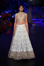 Model walks for manish malhotra at icw day 5 grand finale on 2nd Aug 2015 (145)_55bf1a3006928.JPG