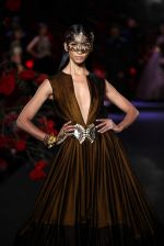 Model walks for manish malhotra at icw day 5 grand finale on 2nd Aug 2015 (23)_55bf19c6b8371.JPG
