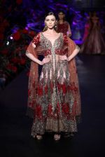 Model walks for manish malhotra at icw day 5 grand finale on 2nd Aug 2015 (64)_55bf19e9b2370.JPG
