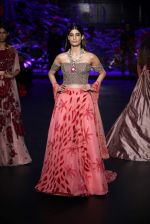 Model walks for manish malhotra at icw day 5 grand finale on 2nd Aug 2015 (71)_55bf19ef67058.JPG