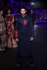 Model walks for manish malhotra at icw day 5 grand finale on 2nd Aug 2015 (77)_55bf19f533467.JPG