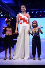at Smile Foundations Fashion Show Ramp for Champs, a fashion show for education of underpriveledged children on 2nd Aug 2015 (41)_55bf1c71e2b0f.JPG