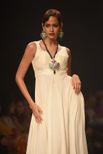 Model walk for Manali Jagtap Show at IIJW 2015 on 4th Aug 2015  (42)_55c0c78d566f0.JPG