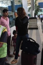 Raveena Tandon snapped at Mumbai airport on 3rd Aug 2015 (29)_55c080f62cfea.JPG