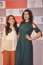 at Lakme fashion week preview in Mumbai on 3rd Aug 2015 (24)_55c07ce7a1412.JPG