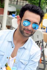 Nandish Sandhu at Luv Isranis Pool Party_55c1b3072c3d0.jpg