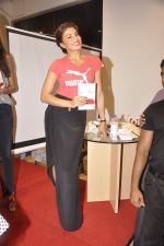 Jacqueline Fernandez at Namrata Purohit_s The Lazy Girl_s Guide to Being Fit book Launch in crossword Kemps Corner on 5th Aug 2015 (54)_55c31d34c8d6c.JPG