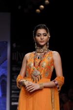 Model walk the ramp for IIJW 2015 Day 3 on 5th Aug 2015 (5)_55c32071664d5.JPG