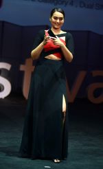 Sonakshi Sinha during the Zenfestival 2015 at Jawaharlal Nehru Stadium in New Delhi on 6th Aug 2015 (40)_55c45a0ad3989.JPG