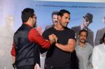John Abraham, Mika Singh at Welcome Back title song launch in Mumbai on 8th Aug 2015 (159)_55c73fc72f1a9.JPG