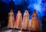 Model walks for Tarun Tahiliani Show at India Bridal Week on 8th Aug 2015 (11)_55c73f83f0bac.jpg